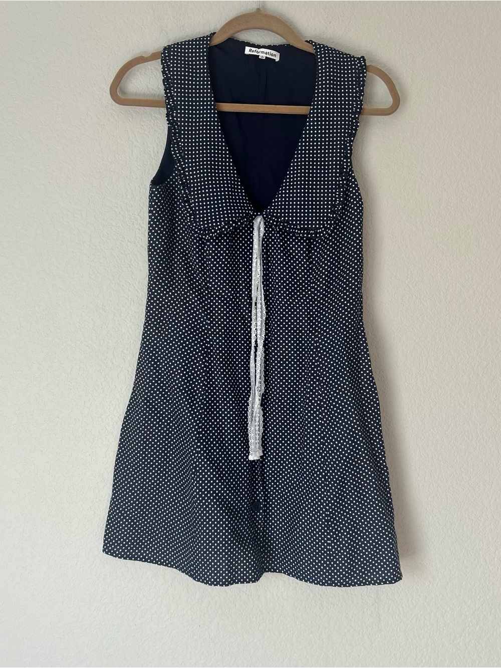 Reformation Soraya Linen Dress in Navy Polkadot - Picture 2 of 6